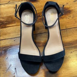 Women’s size 13 black velvet pumps. Worn twice